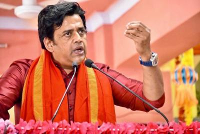 Ravi Kishan creates Gujarati-Bhojpuri mix rap song | ravi-kishan-creates-gujarati-bhojpuri-mix-rap-song | Latest bollywood Photos at Lokmatnews.in