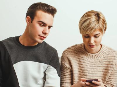 शक किसी भी रिश्ते को अंदर से खोखला बना देता है शक किसी भी रिश्ते को अंदर से खोखला बना देता है