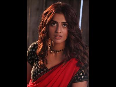 स्क्रीन पर उनकी दमदार मौजूदगी और आत्मविश्वास साफ झलक रहा है, जिसने गाने को तेज़ी से वायरल करने में अहम भूमिका निभाई है। | sakaraina-para-unakai-damadaara-maaujauudagai-aura-atamavaisavaasa-saapha-jhalaka-rahaa-haai-jaisanae-gaanae-kao-taejai-sae-vaayarala-karanae-maen-ahama-bhauumaikaa-naibhaai-haai | Latest bhojpuri Photos at Lokmatnews.in