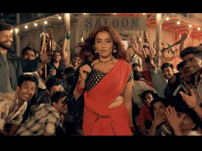 अब, अक्षरा सिंह ने इसे अपने दमदार अंदाज़ में पेश किया है, जिसमें उनका ग्लैमरस लुक और दिलकश हाव-भाव फैंस को खूब लुभा रहे हैं। | aba-akasaraa-sainha-nae-isae-apanae-damadaara-andaaja-maen-paesa-kaiyaa-haai-jaisamaen-unakaa-galaaimarasa-lauka-aura-dailakasa-haava-bhaava-phaainsa-kao-khauuba-laubhaa-rahae-haain | Latest bhojpuri Photos at Lokmatnews.in