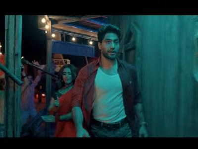 यह गाना एक रीमेक है—यह उस गाने का नया वर्शन है जिसे मूल रूप से मशहूर सिंगर कल्पना पटवारी ने गाया था। वह गाना उस समय भी बेहद लोकप्रिय था, और आज भी लोगों के बीच उसकी एक अलग पहचान है। | yaha-gaanaa-eka-raimaeka-haai-yaha-usa-gaanae-kaa-nayaa-varasana-haai-jaisae-mauula-rauupa-sae-masahauura-saingara-kalapanaa-patavaarai-nae-gaayaa-thaa-vaha-gaanaa-usa-samaya-bhai-baehada-laokaparaiya-thaa-aura-aja-bhai-laogaon-kae-baica-usakai-eka-alaga | Latest bhojpuri Photos at Lokmatnews.in