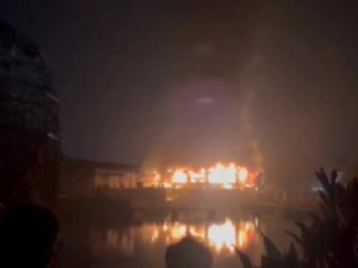 इससे पहले, गोवा के मुख्यमंत्री प्रमोद सावंत ने मामले की जांच के आदेश दिए। उन्होंने शोक संतप्त परिवारों के प्रति अपनी गहरी संवेदना भी व्यक्त की। जांच में आग लगने के सही कारण का पता लगाया जाएगा, और जो भी दोषी पाए जाएंगे उनके खिलाफ कानून के तहत सबसे सख्त कार्रवाई की जाएगी। | isasae-pahalae-gaovaa-kae-maukhayamantarai-paramaoda-saavanta-nae-maamalae-kai-jaanca-kae-adaesa-daie-unahaonnae-saoka-santapata-paraivaaraon-kae-paratai-apanai-gaharai-sanvaedanaa-bhai-vayakata-kai-jaanca-maen-aga-laganae-kae-sahai-kaarana-kaa-pataa | Latest india Photos at Lokmatnews.in इससे पहले, गोवा के मुख्यमंत्री प्रमोद सावंत ने मामले की जांच के आदेश दिए। उन्होंने शोक संतप्त परिवारों के प्रति अपनी गहरी संवेदना भी व्यक्त की। जांच में आग लगने के सही कारण का पता लगाया जाएगा, और जो भी दोषी पाए जाएंगे उनके खिलाफ कानून के तहत सबसे सख्त कार्रवाई की जाएगी। | isasae-pahalae-gaovaa-kae-maukhayamantarai-paramaoda-saavanta-nae-maamalae-kai-jaanca-kae-adaesa-daie-unahaonnae-saoka-santapata-paraivaaraon-kae-paratai-apanai-gaharai-sanvaedanaa-bhai-vayakata-kai-jaanca-maen-aga-laganae-kae-sahai-kaarana-kaa-pataa | Latest india Photos at Lokmatnews.in