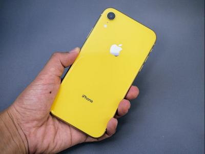 Apple iPhone XR Apple iPhone XR