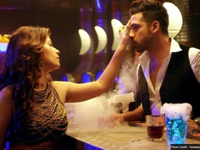 इस वीडियो में बंदगी और पुनीश एक साथ रोमांस करते नजर आ रहे हैं। | isa-vaidaiyao-maen-bandagai-aura-paunaisa-eka-saatha-raomaansa-karatae-najara-a-rahae-haain | Latest television Photos at Lokmatnews.in