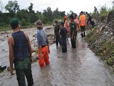 (भूटान के विदेश मंत्रालय ने नदी की सफाई करते हुए तस्वीर जारी की) (भूटान के विदेश मंत्रालय ने नदी की सफाई करते हुए तस्वीर जारी की)
