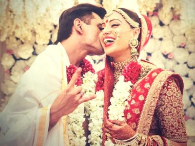 Bipasha karan Welcomes welcome first child | bipasha-karan-welcomes-welcome-first-child | Latest bollywood Photos at Lokmatnews.in