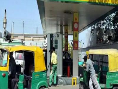 CNG and LPG Price Hike Signs by 8 to 12 rupees per kg | cng-and-lpg-price-hike-signs-by-8-to-12-rupees-per-kg | Latest india Photos at Lokmatnews.in