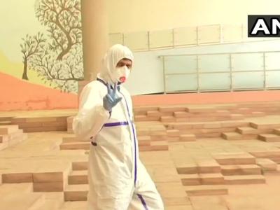 कांग्रेस विधायक ने कहा कि मैं पूरी सावधानी के साथ पीपीई किट पहन विधानसभा पहुंचा। (फोटो सोर्स- एएनआई)