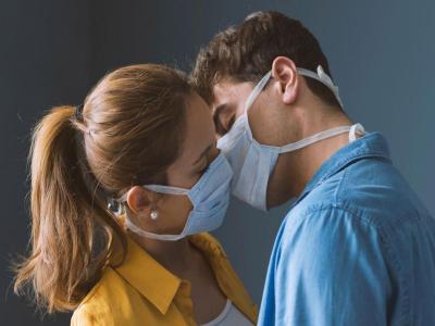 Coronavirus or COVID-19: it is safe to kissing during intercourse the Coronavirus pandemic in Hindi | Coronavirus Tips: क्या यौन संबंध से भी फैलता है कोरोना? वायरस से बचना है तो संबंध बनाते समय रखें इन 8 बातों का ख्याल