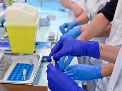 महाराष्ट्र में रविवार को कोरोना वायरस के 3007 नए मामले सामने आए। (प्रतीकात्मक तस्वीर)