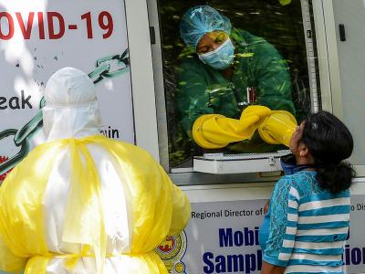 भारत में 10 लाख 77 हजार 618 लोग कोरोना वायरस से संक्रमित हो चुके हैं। (प्रतीकात्मक तस्वीर) भारत में 10 लाख 77 हजार 618 लोग कोरोना वायरस से संक्रमित हो चुके हैं। (प्रतीकात्मक तस्वीर)