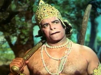 दारा सिंह ने रामानंद सागर के शो रामायण में हनुमान का किरदार निभाया था।