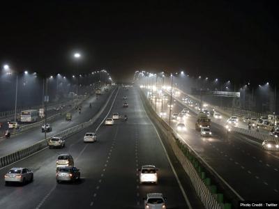 यह दिल्ली-मेरठ एक्सप्रेसवे का लगभग नौ किलोमीटर का पहला चरण है। | yaha-dailalai-maeratha-ekasaparaesavae-kaa-lagabhaga-naau-kailaomaitara-kaa-pahalaa-carana-haai | Latest india Photos at Lokmatnews.in