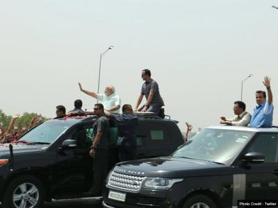 इससे पहले पीएम मोदी ने दिल्ली-मेरठ एक्सप्रेस-वे का उद्घाटन और खुली जीप में रोडशो किया। | isasae-pahalae-paiema-maodai-nae-dailalai-maeratha-ekasaparaesa-vae-kaa-udaghaatana-aura-khaulai | Latest india Photos at Lokmatnews.in