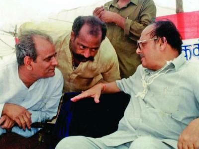 डाकू प्रेम सिंह बीच में