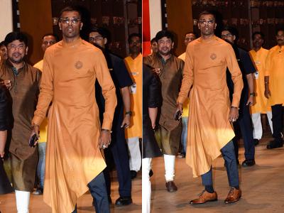 क्रिक्केटर हार्दिक पांड्या | ganesh-chaturthi-2018-bollywood-stars-visit-antilla-to-celebrate-ganpati-festival-at-mukesh-ambanis | Latest bollywood Photos at Lokmatnews.in
