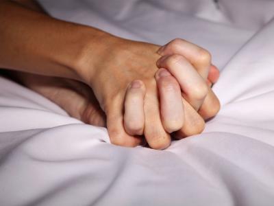 होटल में सेक्स के दौरान कपल एक-दूसरे को ज्यादा टाइम देते हैं होटल में सेक्स के दौरान कपल एक-दूसरे को ज्यादा टाइम देते हैं