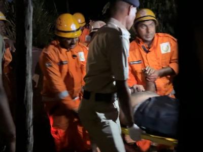 इस बीच, प्रधानमंत्री नरेंद्र मोदी ने आग लगने की घटना में मारे गए प्रत्येक व्यक्ति के परिवार वालों को 2 लाख रुपये की अनुग्रह राशि देने की घोषणा की है। घायलों को प्रधानमंत्री राष्ट्रीय राहत कोष (PMNRF) से 50,000 रुपये दिए जाएंगे। | isa-baica-paradhaanamantarai-naraendara-maodai-nae-aga-laganae-kai-ghatanaa-maen-maarae-gae-paratayaeka-vayakatai-kae-paraivaara-vaalaon-kao-2-laakha-raupayae-kai-anaugaraha-raasai-daenae-kai-ghaosanaa-kai-haai-ghaayalaon-kao-paradhaanamantarai | Latest india Photos at Lokmatnews.in इस बीच, प्रधानमंत्री नरेंद्र मोदी ने आग लगने की घटना में मारे गए प्रत्येक व्यक्ति के परिवार वालों को 2 लाख रुपये की अनुग्रह राशि देने की घोषणा की है। घायलों को प्रधानमंत्री राष्ट्रीय राहत कोष (PMNRF) से 50,000 रुपये दिए जाएंगे। | isa-baica-paradhaanamantarai-naraendara-maodai-nae-aga-laganae-kai-ghatanaa-maen-maarae-gae-paratayaeka-vayakatai-kae-paraivaara-vaalaon-kao-2-laakha-raupayae-kai-anaugaraha-raasai-daenae-kai-ghaosanaa-kai-haai-ghaayalaon-kao-paradhaanamantarai | Latest india Photos at Lokmatnews.in