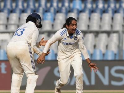 India vs Australia Women’s Test: ऑस्ट्रेलिया को 46 रन की बढ़त और 5 विकेट गिरे, भारत की चार बल्लेबाजों ने लगाए अर्धशतक, जानें स्कोरबोर्ड
