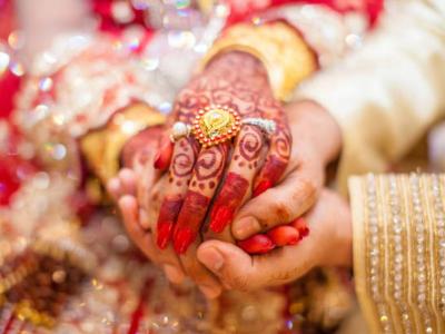 दो लोगों का भरोसा, प्यार और समर्पण ही शादी को मजबूत बनाता है दो लोगों का भरोसा, प्यार और समर्पण ही शादी को मजबूत बनाता है