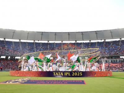 IPL Final RCB vs PBKS updates: ‘सबसे आगे होंगे हिंदुस्तानी’ और ‘दुश्मन के छक्के छुड़ा दें , हम इंडिया वाले’, देखें वीडियो