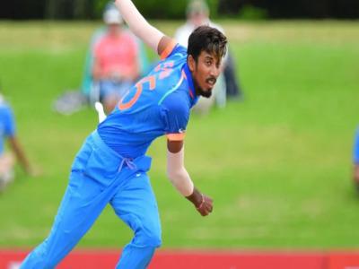 INDvsAUS: भारतीय टीम को बड़ा झटका, चोट के कारण ऑस्ट्रेलिया दौरे से बाहर हुआ ये तेज गेंदबाज