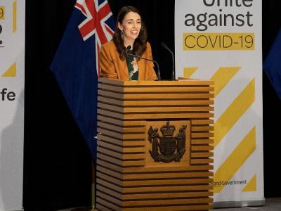 जेसिंडा अर्डर्न ने कहा कि मंत्रिमंडल ने लॉकडाउन हटाने सहमति दे दी है। (फोटो सोर्स- एएफपीः