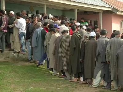 जम्मू-कश्मीर के बांदीपोरा में लोगों ने बड़े उत्साह के साथ मतदान में हिस्सा लिया।