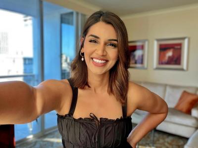 Bumrah की वाइफ Sanjana Ganesan का ग्लैमरस अंदाज, इंस्टाग्राम पर हैं