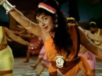 जयललिता ने एक हिन्दी फिल्म में भी अभिनय किया था जिसमें धर्मेंद्र उनके साथ कोस्टार थे। (file photo) जयललिता ने एक हिन्दी फिल्म में भी अभिनय किया था जिसमें धर्मेंद्र उनके साथ कोस्टार थे। (file photo)