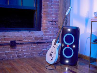 jbl-partybox-outdoor-party