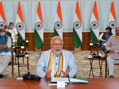 पीएम नरेंद्र मोदी कोरोना संकट पर बैठक करते हुए (फाइल फोटो)