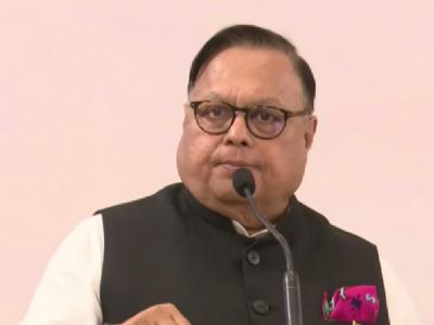 'राम रसायन' शब्द हनुमान चालीसा की पंक्ति "राम रसायन तुम्हरे पासा, सदा रहो रघुपति के दासा" से लिया गया है। यहाँ 'रसायन' का अर्थ उस औषधि या अमृत से है जो जीवन के दुखों को दूर कर आनंद भर देता है। | raama-rasaayana-sabada-hanaumaana-caalaisaa-kai-pankatai-raama-rasaayana-taumaharae-paasaa-sadaa-rahao-raghaupatai-kae-daasaa-sae-laiyaa-gayaa-haai-yahaan-rasaayana-kaa-aratha-usa-ausadhai-yaa-amarta-sae-haai-jao-jaivana-kae-daukhaon-kao-dauura-kara | Latest india Photos at Lokmatnews.in