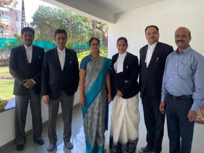 न्यायमूर्ति पुष्पा गनेडीवाला को हाईकोर्ट बार एसोसिएशन नागपुर के वर्तमान और पूर्व पदाधिकारियों ने दी विदाई