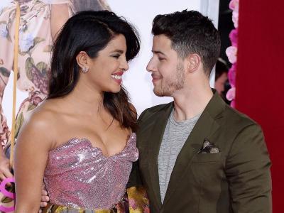 उम्र का फासला होने के बाद भी ये स्टार कपल काफी अट्रैक्टिव लगते हैं उम्र का फासला होने के बाद भी ये स्टार कपल काफी अट्रैक्टिव लगते हैं