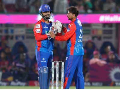RR vs DC, IPL 2024: मैच के दौरान कुलदीप यादव ने मजाकिया अंदाज में ऋषभ पंत को DRS लेने के लिए किया मजबूर; देखें वीडियो