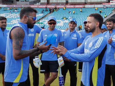 SA vs IND, 3rd T20I: लगातार तीसरे मैच में टॉस हारे सूर्यकुमार यादव?, फिर से बल्लेबाजी टीम इंडिया के पास, ये खिलाड़ी कर रहा डेब्यू
