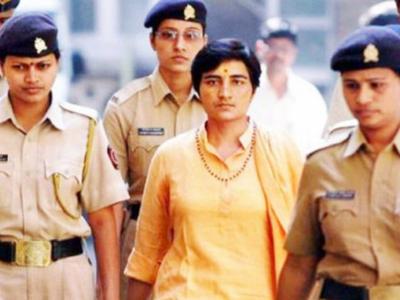 साध्वी प्रज्ञा सिंह ठाकुर मालेगांव बम धमाके मे आरोपी हैं। इस धमाके में 40 लोगों की मौत हुई थी।