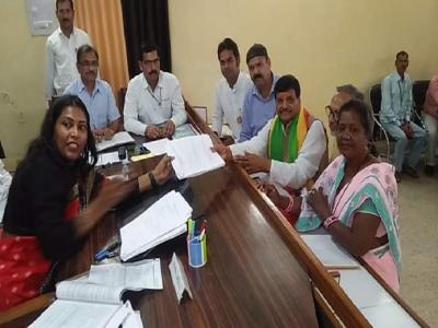 <a href='https://www.lokmatnews.in/topics/shivpal-singh-yadav/'>शिवपाल यादव</a> ने भरा नामांकन <a href='https://www.lokmatnews.in/topics/shivpal-singh-yadav/'>शिवपाल यादव</a> ने भरा नामांकन