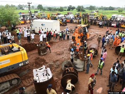 3 Year Old Boy, Trapped In Tamil Nadu Borewell For 3 Days, Dies | 3-year-old-boy-trapped-in-tamil-nadu-borewell-for-3-days-dies | Latest india Photos at Lokmatnews.in