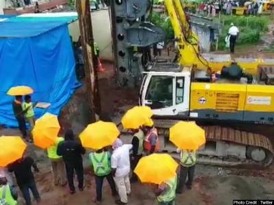 3 Year Old Boy, Trapped In Tamil Nadu Borewell For 3 Days, Dies | 3-year-old-boy-trapped-in-tamil-nadu-borewell-for-3-days-dies | Latest india Photos at Lokmatnews.in