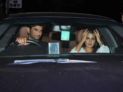 कुछ दिनों पहले सुशांत सिंह राजपूत एक्ट्रेस रिया चक्रवर्ती के साथ दिखाई दिए थे। कुछ दिनों पहले सुशांत सिंह राजपूत एक्ट्रेस रिया चक्रवर्ती के साथ दिखाई दिए थे।