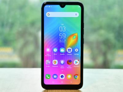 फोन में 6.1 इंच का वॉटरड्रॉप नॉच डिस्प्ले दिया गया है फोन में 6.1 इंच का वॉटरड्रॉप नॉच डिस्प्ले दिया गया है