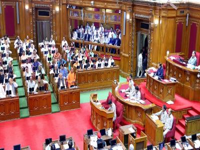 यूपी विधानसभा में सीएम योगी आदित्यनाथ