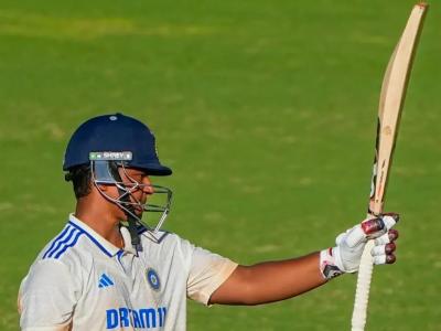 Australia U19 vs India U19, 1st Youth Test: वैभव सूर्यवंशी और वेदांत त्रिवेदी की आतिशी पारी, कूटे 253 रन, 28 चौके और 8 छक्के, ऑस्ट्रेलिया अभी भी 177 रन पीछे