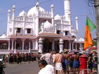 इस मस्जिद की लगाई जाती है परिक्रमा इस मस्जिद की लगाई जाती है परिक्रमा