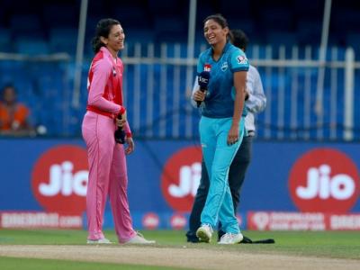 Gujarat Giants, Harmanpreet Kaur - Marathi News | gujarat-giants-harmanpreet-kaur | Latest cricket Photos at Lokmat.com