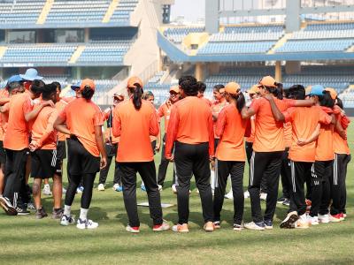 IND-W vs AUS-W, 3rd ODI: 16 साल से ऑस्ट्रेलिया को घरेलू मैदान पर नहीं हरा पाई भारतीय टीम, ऑफ स्पिनर ने कहा-आज रिकॉर्ड तोड़ेंगे!