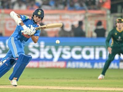 Yashasvi Jaiswal maiden century: टेस्ट, टी20 और वनडे में शतक लगाने वाले छठे भारतीय, 111 गेंद में 100 रन