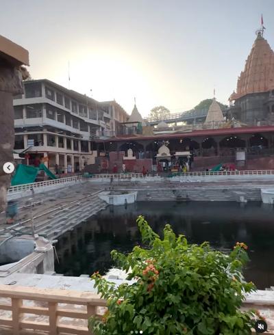 Sara Ali Khan Visit Mahakaleshwar Temple Ujjain See Photos | उज्जैन ...